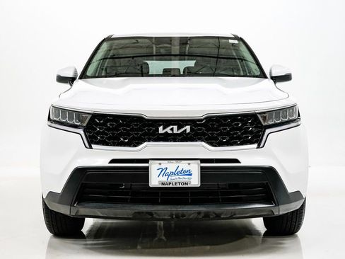 Used 2023 Kia Sorento LX image 4