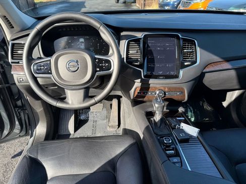 Used 2016 Volvo XC90 T6 Momentum w/ Momentum Plus Package image 17