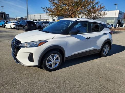 Certified 2025 Nissan Kicks Play S image 8