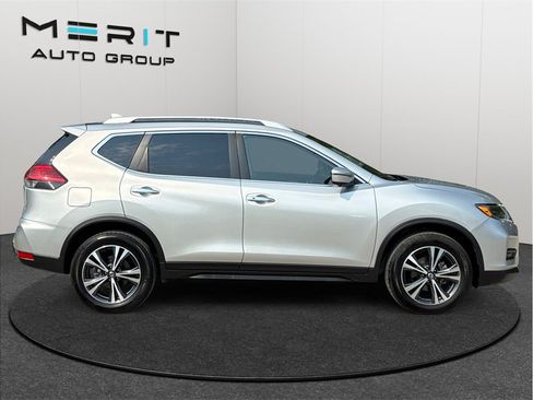 Used 2020 Nissan Rogue SV w/ Premium Package FWD image 10