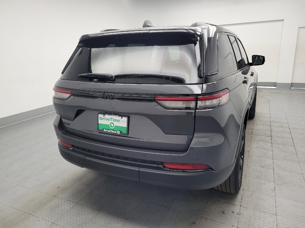 Used 2023 Jeep Grand Cherokee Altitude AWD/4WD image 7