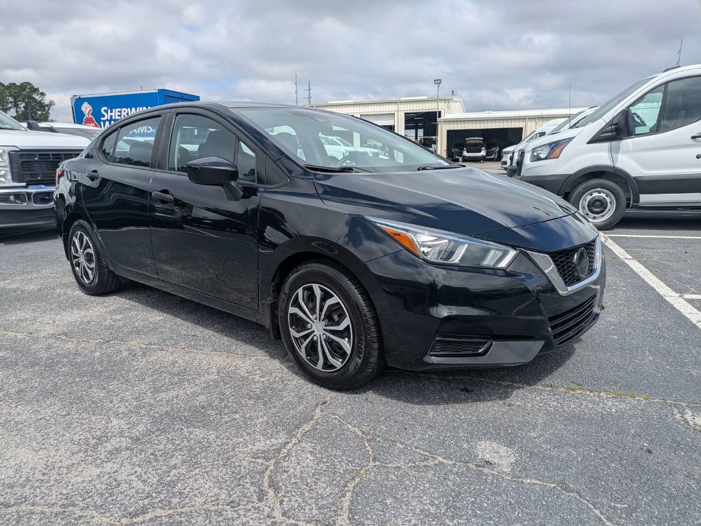 Used 2020 Nissan Versa S FWD image 3