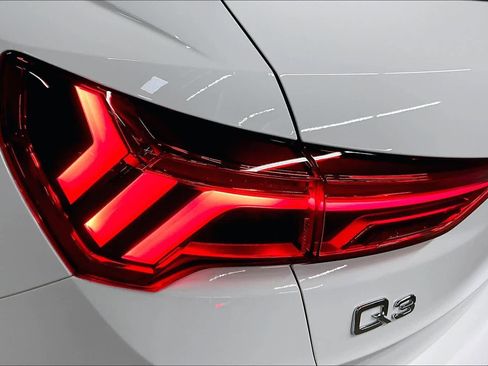 Used 2025 Audi Q3 2.0T Premium image 31
