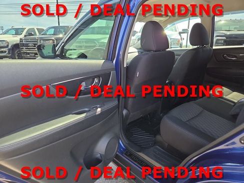Used 2017 Nissan Rogue SV AWD/4WD image 10