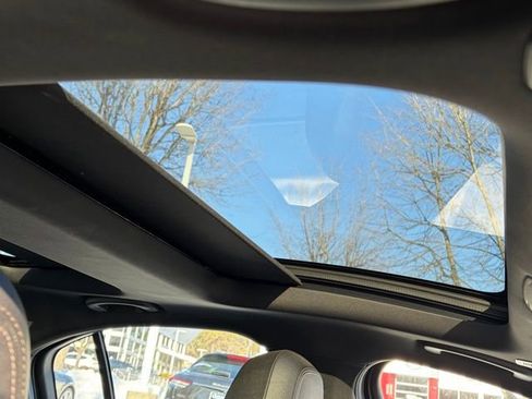 Used 2022 Alfa Romeo Giulia Veloce image 40