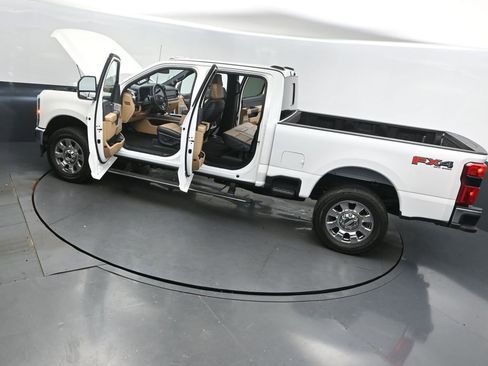 Used 2025 Ford F250 Lariat w/ Lariat Ultimate Package image 2