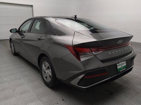 Used 2025 Hyundai Elantra SE FWD image 5