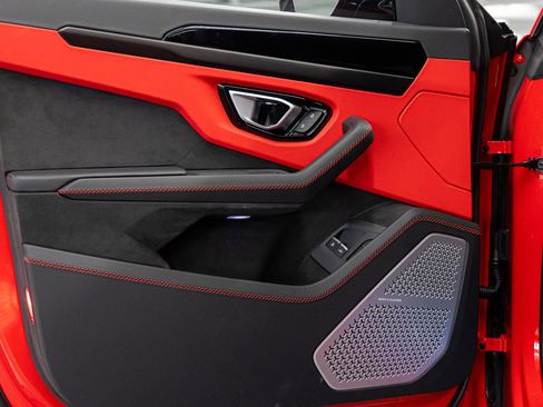 New 2026 Lamborghini Urus SE image 27