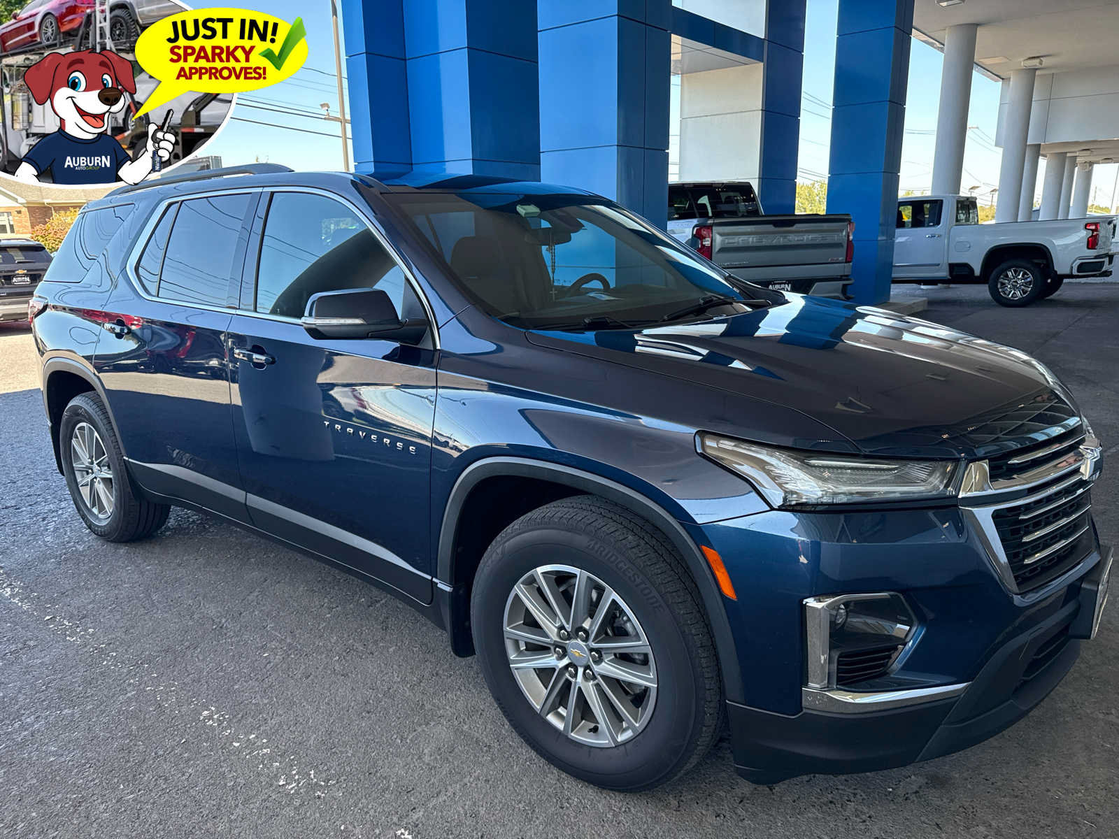 Used 2023 Chevrolet Traverse LT AWD/4WD image 2