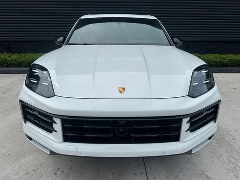 Certified 2024 Porsche Cayenne AWD/4WD image 8