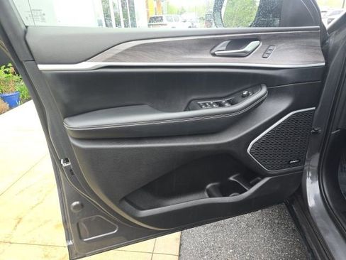 Used 2023 Jeep Grand Cherokee 4WD 4xe image 10