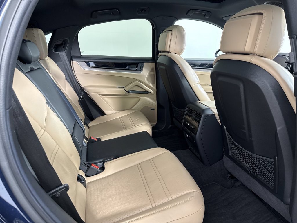 Certified 2024 Porsche Cayenne Coupe AWD/4WD image 24