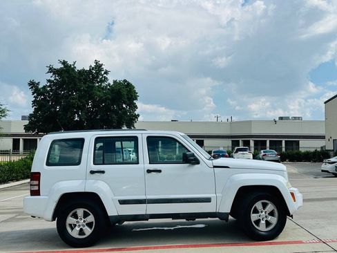 Used 2011 Jeep Liberty Sport RWD image 12