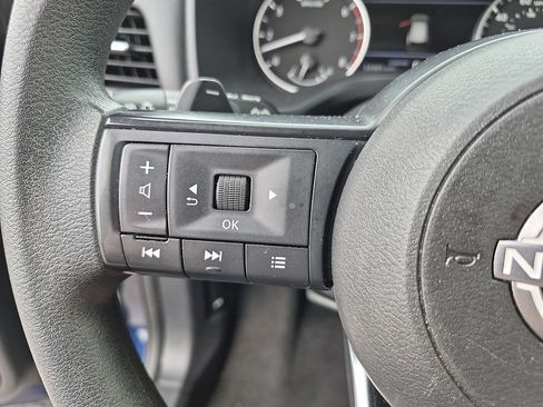Used 2024 Nissan Rogue SV FWD image 17
