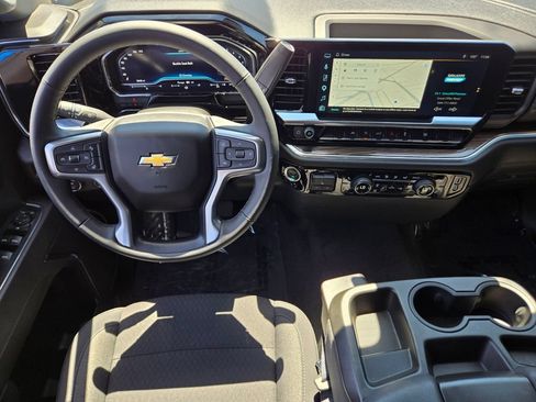 Used 2025 Chevrolet Silverado 1500 LT RWD image 12