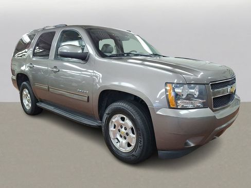 Used 2013 Chevrolet Tahoe LT w/ Luxury Package AWD/4WD image 3