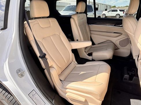Used 2023 Jeep Grand Cherokee L Limited RWD image 28