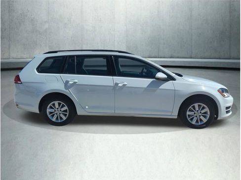 Used 2016 Volkswagen Golf S FWD image 7