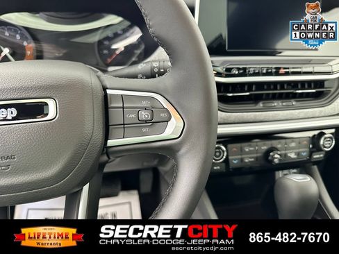Used 2025 Jeep Compass Latitude w/ Sun & Sound Group AWD/4WD image 19
