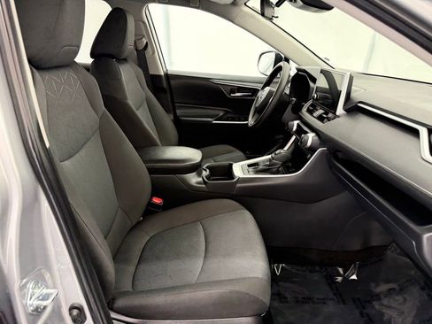 Used 2025 Toyota RAV4 XLE AWD/4WD image 22
