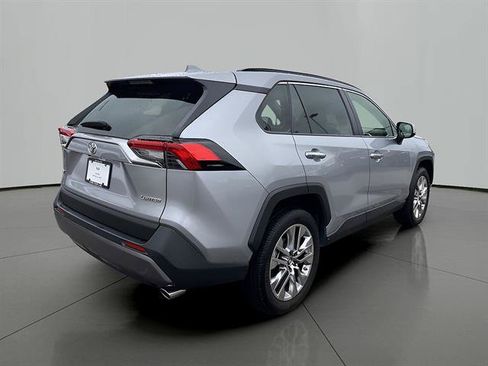 Used 2019 Toyota RAV4 Limited w/ Cold Weather Package FWD image 5
