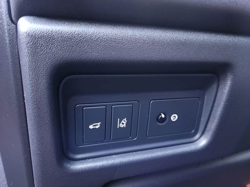 Used 2018 Land Rover Discovery Sport HSE image 16