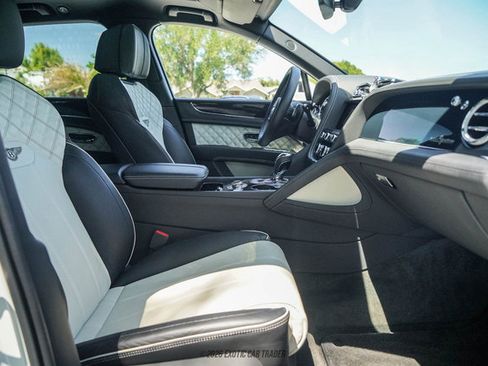 Used 2021 Bentley Bentayga image 54