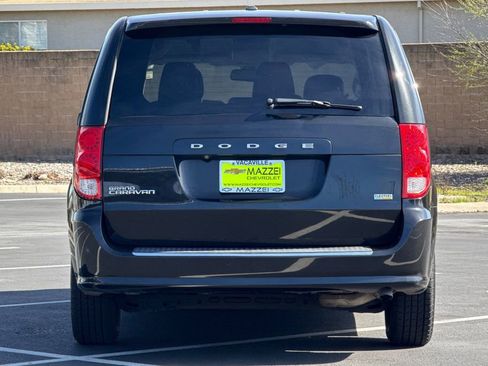 Used 2018 Dodge Grand Caravan SE w/ UConnect Hands-Free Group image 12