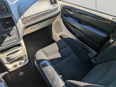 Used 2016 Dodge Grand Caravan American Value Package image 16