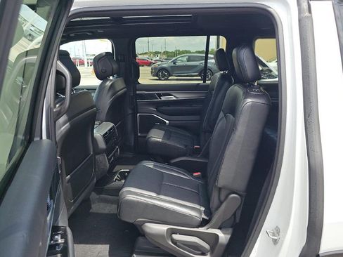 Used 2024 Jeep Wagoneer Series II AWD/4WD image 10