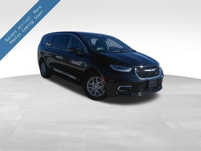 Used 2024 Chrysler Pacifica Touring-L
