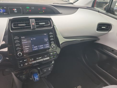 Used 2022 Toyota Prius LE FWD image 19