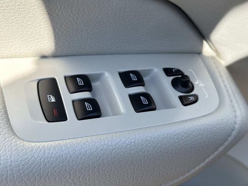 Used 2022 Volvo XC60 B5 Momentum w/ Climate Package image 23