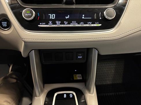 Used 2023 Toyota Corolla Cross LE w/ Moonroof Package image 21