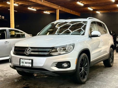 Used 2012 Volkswagen Tiguan S image 3