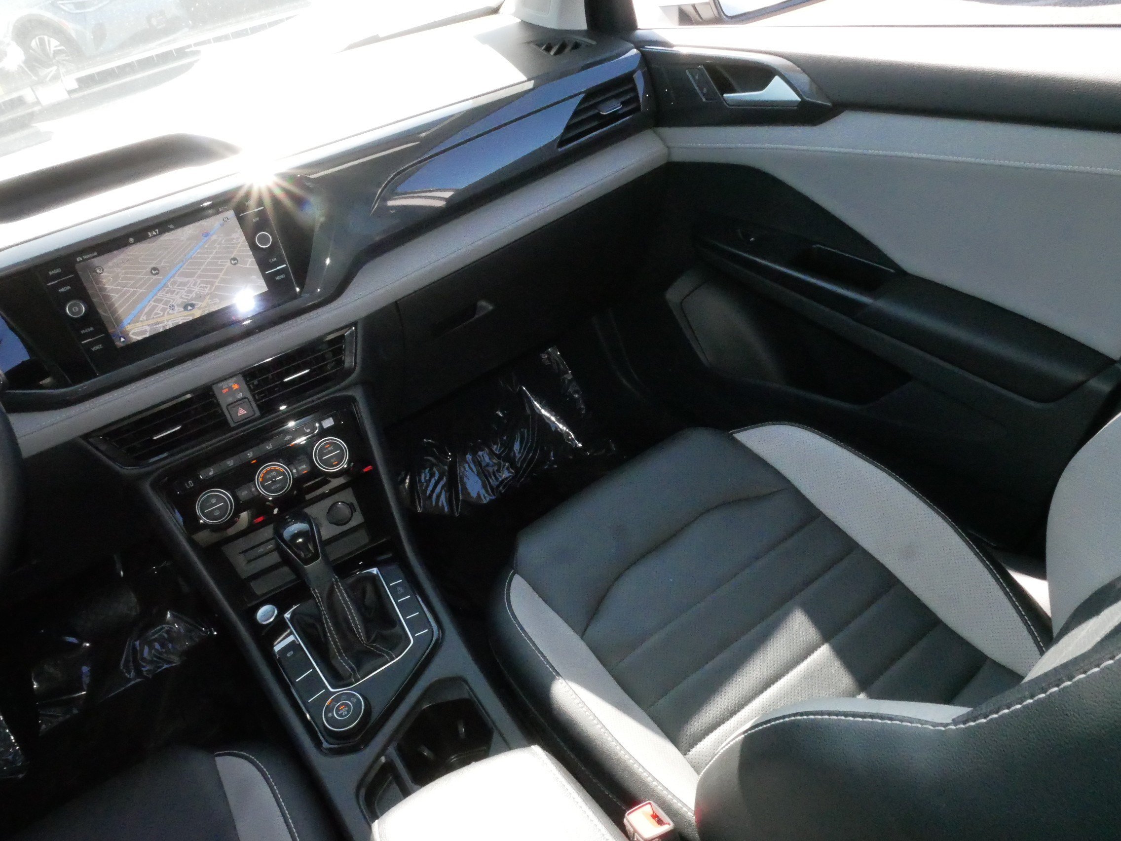 Certified 2023 Volkswagen Taos SEL AWD/4WD image 11