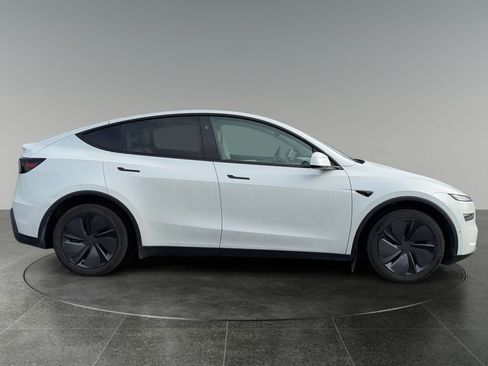 Used 2026 Tesla Model Y AWD image 10