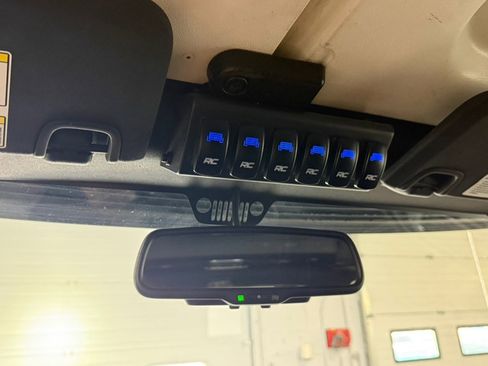 Used 2017 Jeep Wrangler Unlimited Sahara image 21