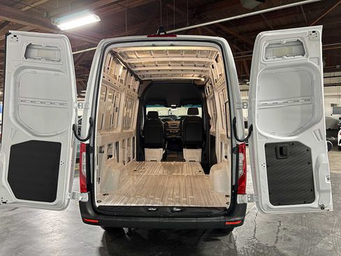 Used 2025 Mercedes-Benz Sprinter 2500 image 17