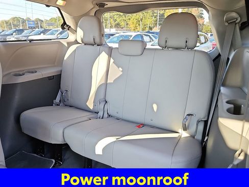 Used 2019 Toyota Sienna AWD image 11
