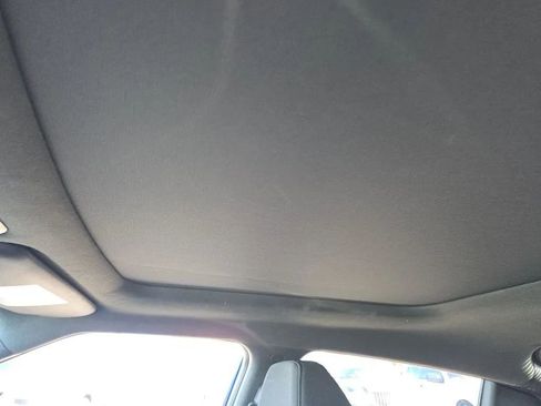 Used 2017 Hyundai Veloster Value Edition image 31