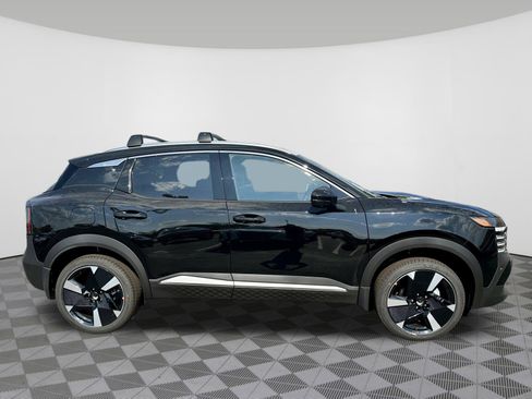 New 2026 Nissan Kicks SR AWD/4WD image 2