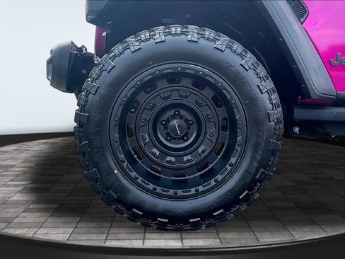 Used 2018 Jeep Wrangler Rubicon AWD/4WD image 9
