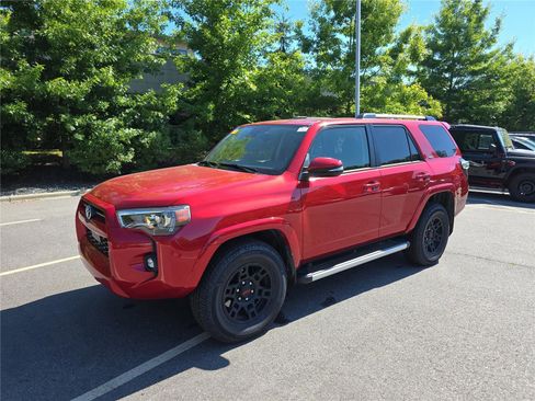 Used 2022 Toyota 4Runner SR5 Premium w/ Moonroof Package AWD/4WD image 7