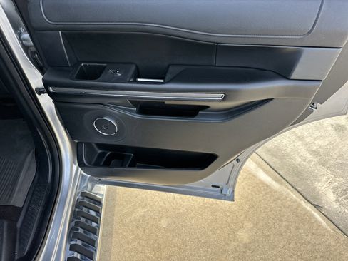 Used 2021 Ford Expedition XLT image 17