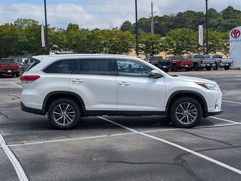 Used 2019 Toyota Highlander XLE image 6