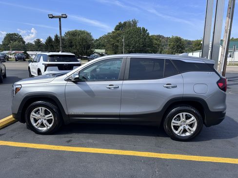 Used 2024 GMC Terrain SLE image 5