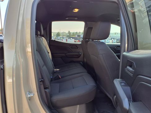 Used 2024 Chevrolet Colorado Trail Boss w/ Technology Package AWD/4WD image 23