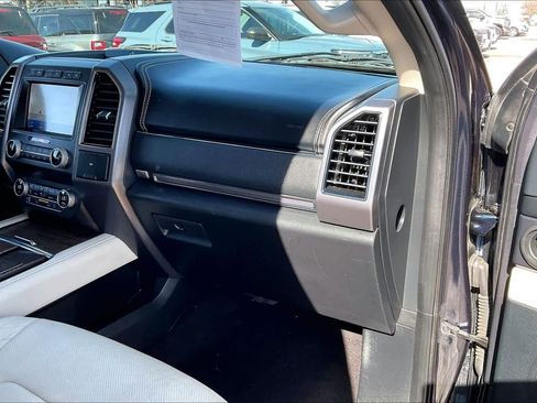 Used 2021 Ford Expedition Platinum image 19