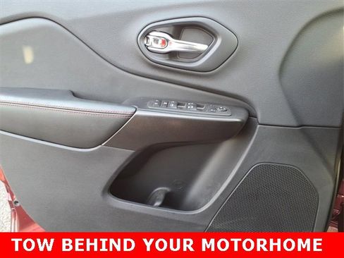 Used 2019 Jeep Cherokee Trailhawk w/ Cold Weather Group image 10